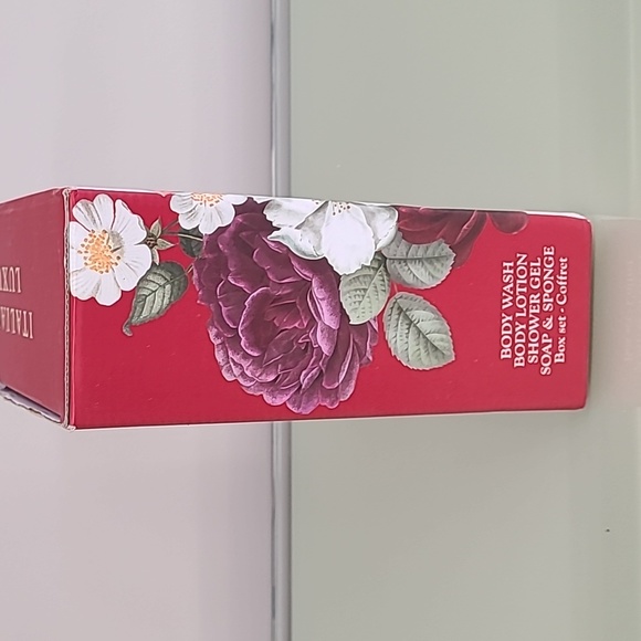 Made in Italy Rose Bouquet Shea butter & Natural Extract Box Set Brand New - Picture 9 of 10
